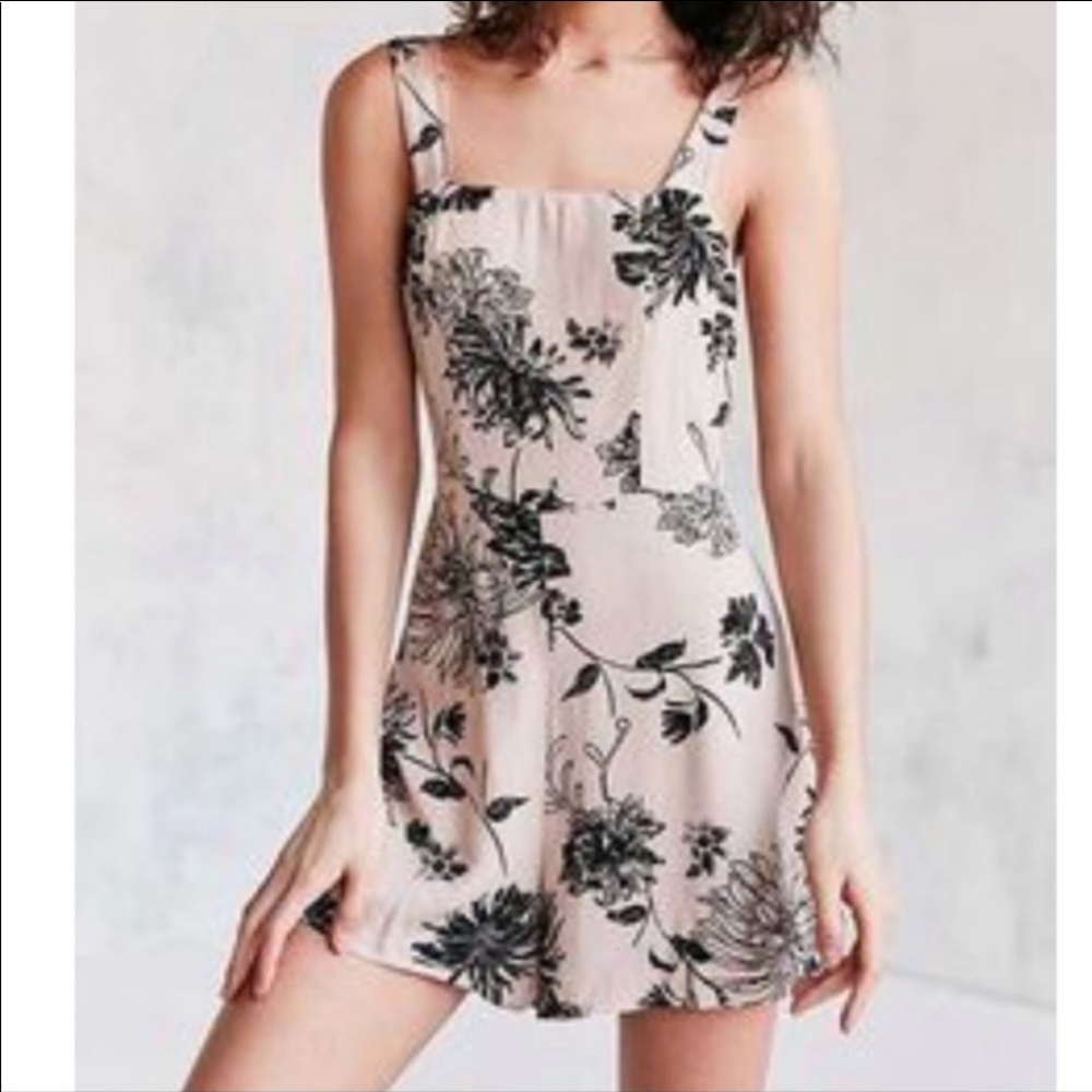 NWT Kimchi Blue Urban Outfitters romper sz 6